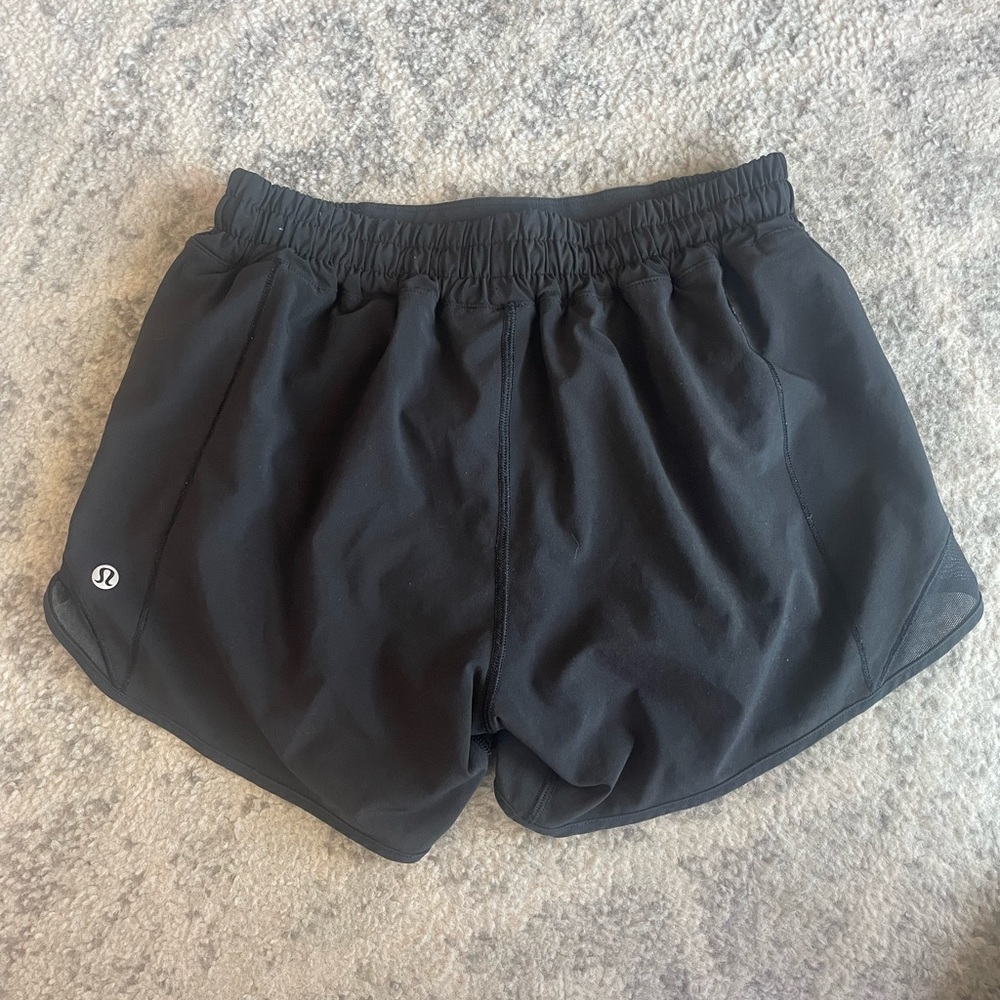 Lululemon Hotty Hot Low Rise 4in shorts